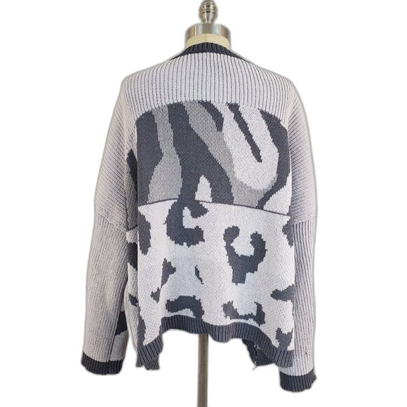 POL Oversized Comfy In Vneck Camo Sweater Green Animal Print  Sz L Oversized - Picture 2 of 11